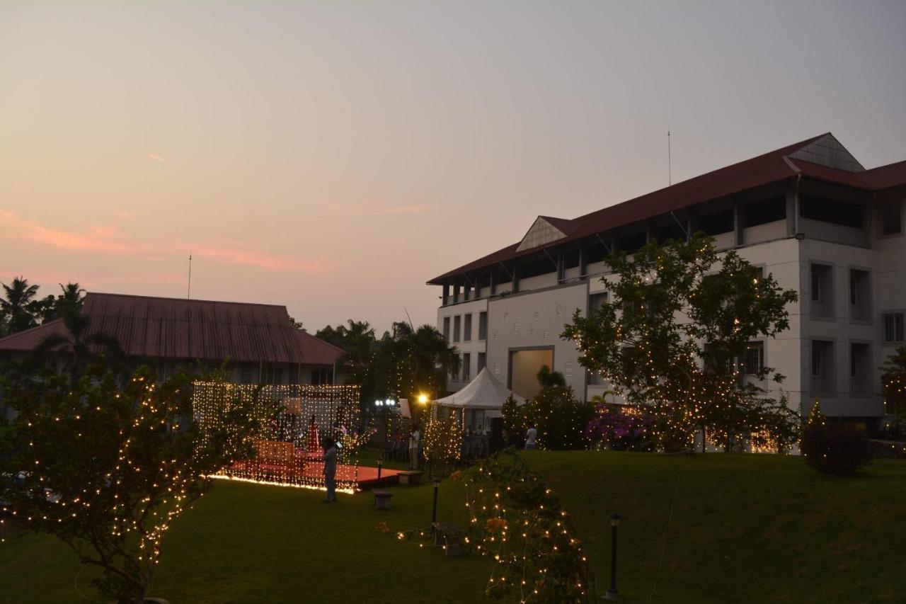 Angamaly Convention Centre Hotel Kochi Exterior photo