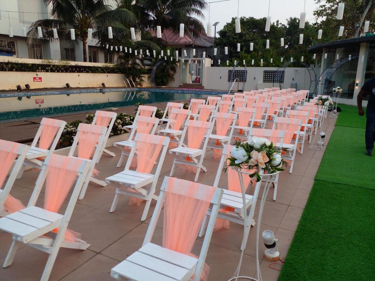 Angamaly Convention Centre Hotel Kochi Exterior photo